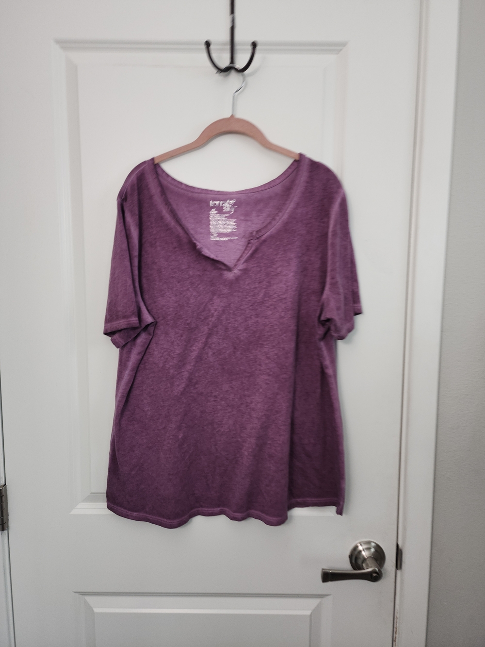 5/$30 Terra & Sky Purple V-Neck Short Sleeve Tee
